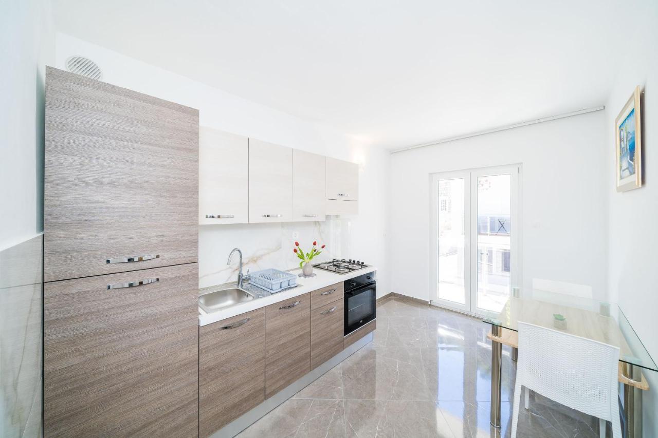 Rooms & Apartments Barisic Млини Стая снимка