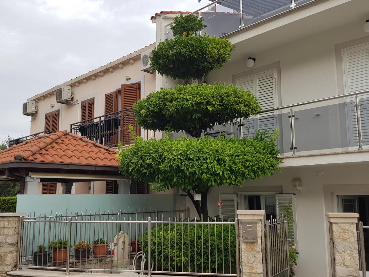 Rooms & Apartments Barisic Млини Екстериор снимка