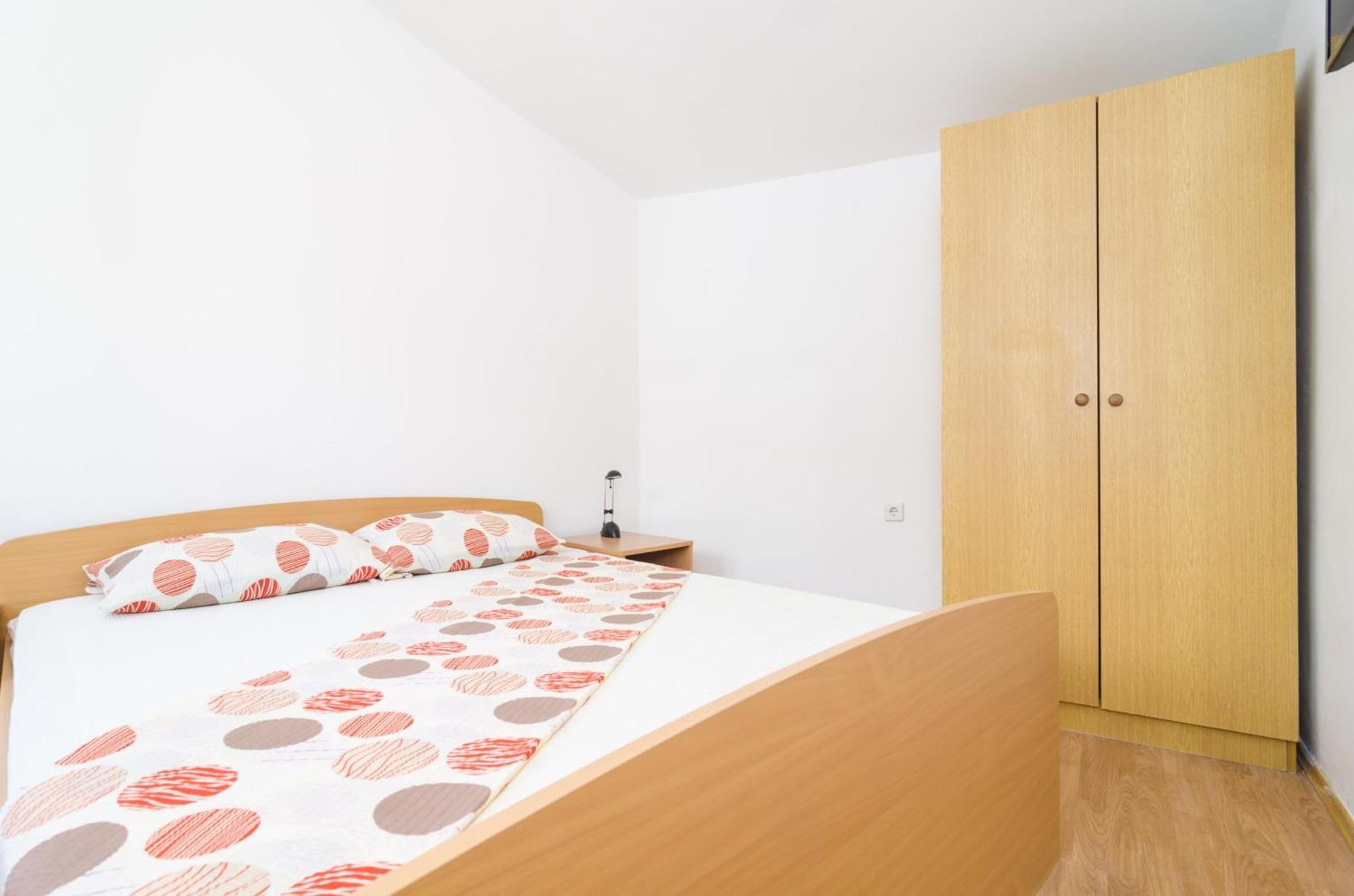 Rooms & Apartments Barisic Млини Стая снимка