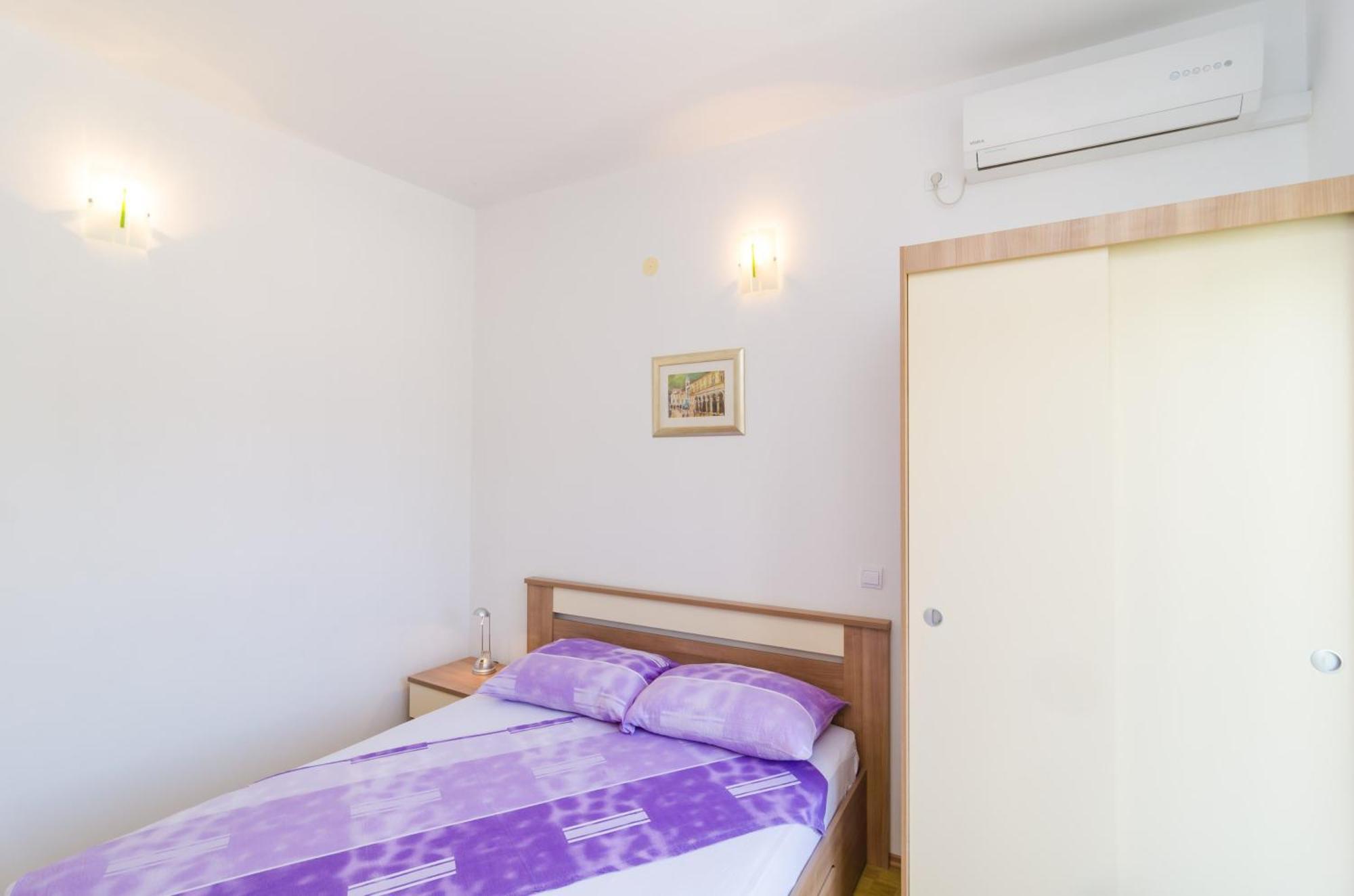 Rooms & Apartments Barisic Млини Стая снимка