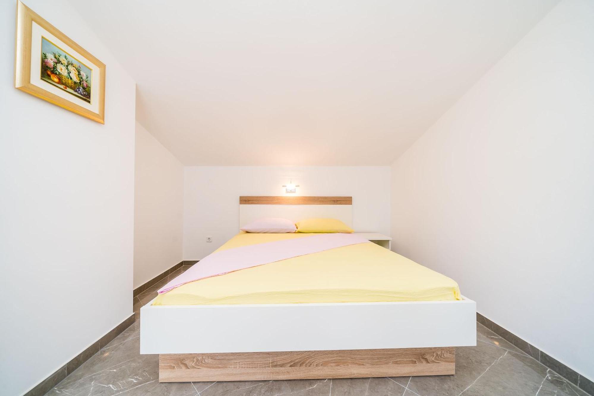 Rooms & Apartments Barisic Млини Стая снимка