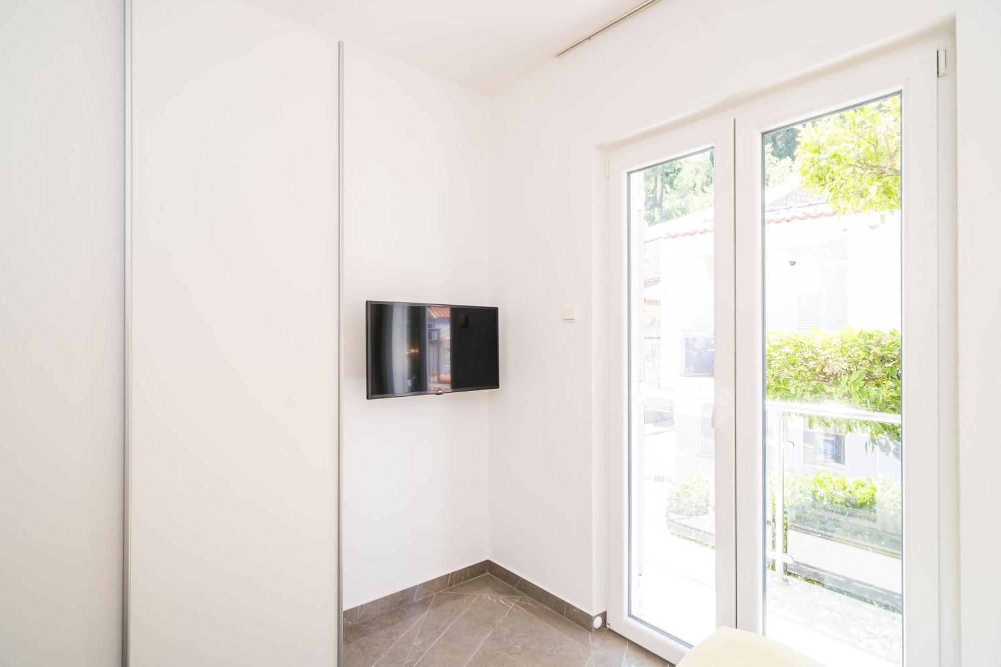 Rooms & Apartments Barisic Млини Стая снимка