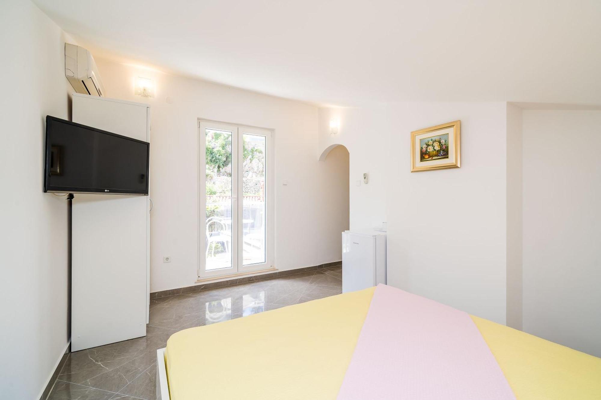 Rooms & Apartments Barisic Млини Стая снимка