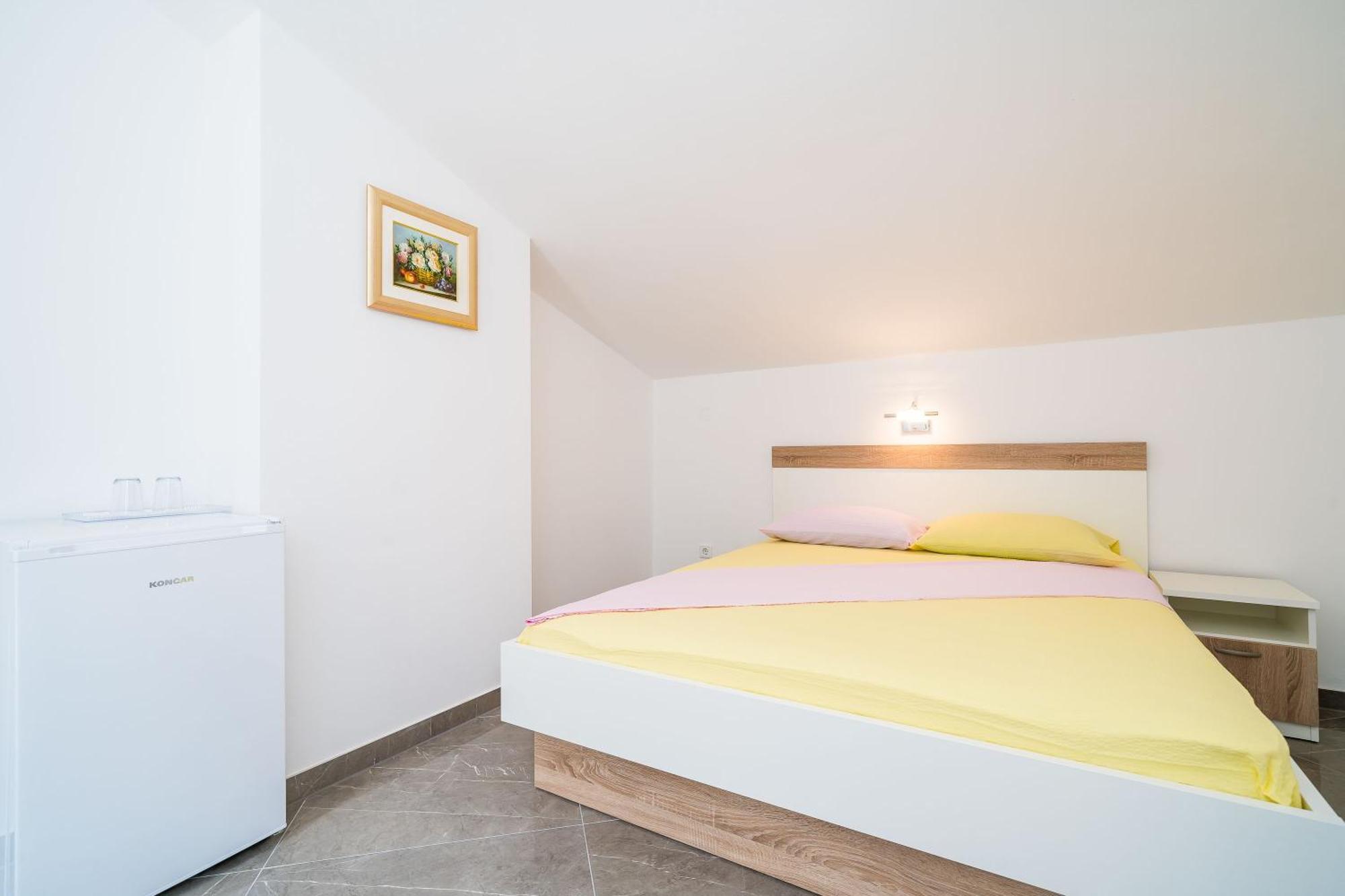 Rooms & Apartments Barisic Млини Стая снимка