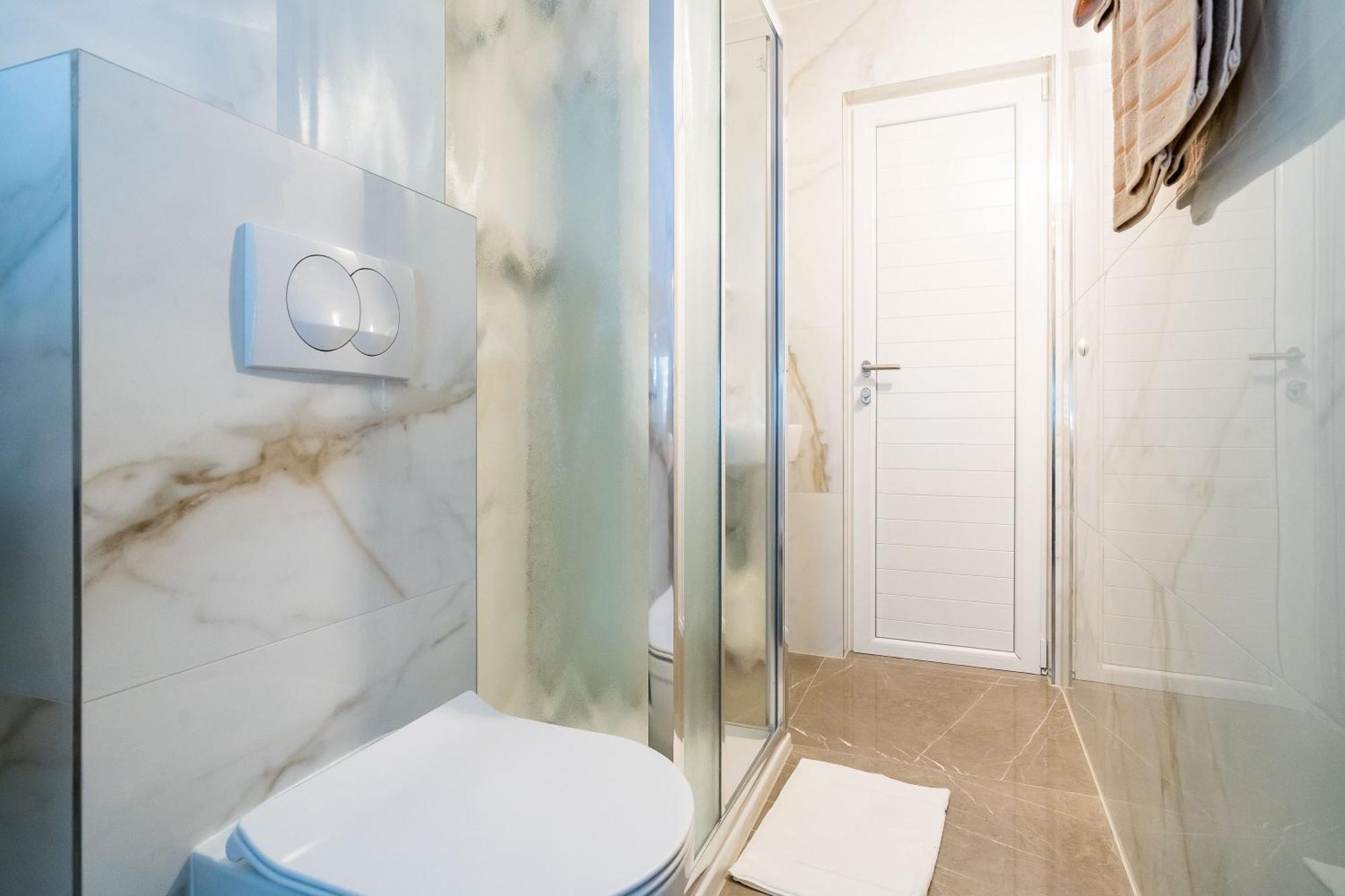 Rooms & Apartments Barisic Млини Стая снимка